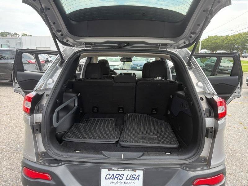 Used 2016 Jeep Cherokee Latitude w/ Safety/Convenience Group AWD/4WD image 15
