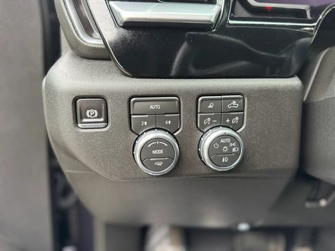 Used 2026 GMC Sierra 1500 SLT AWD/4WD image 19
