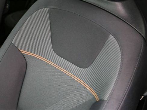 Certified 2025 Kia Niro LX image 19