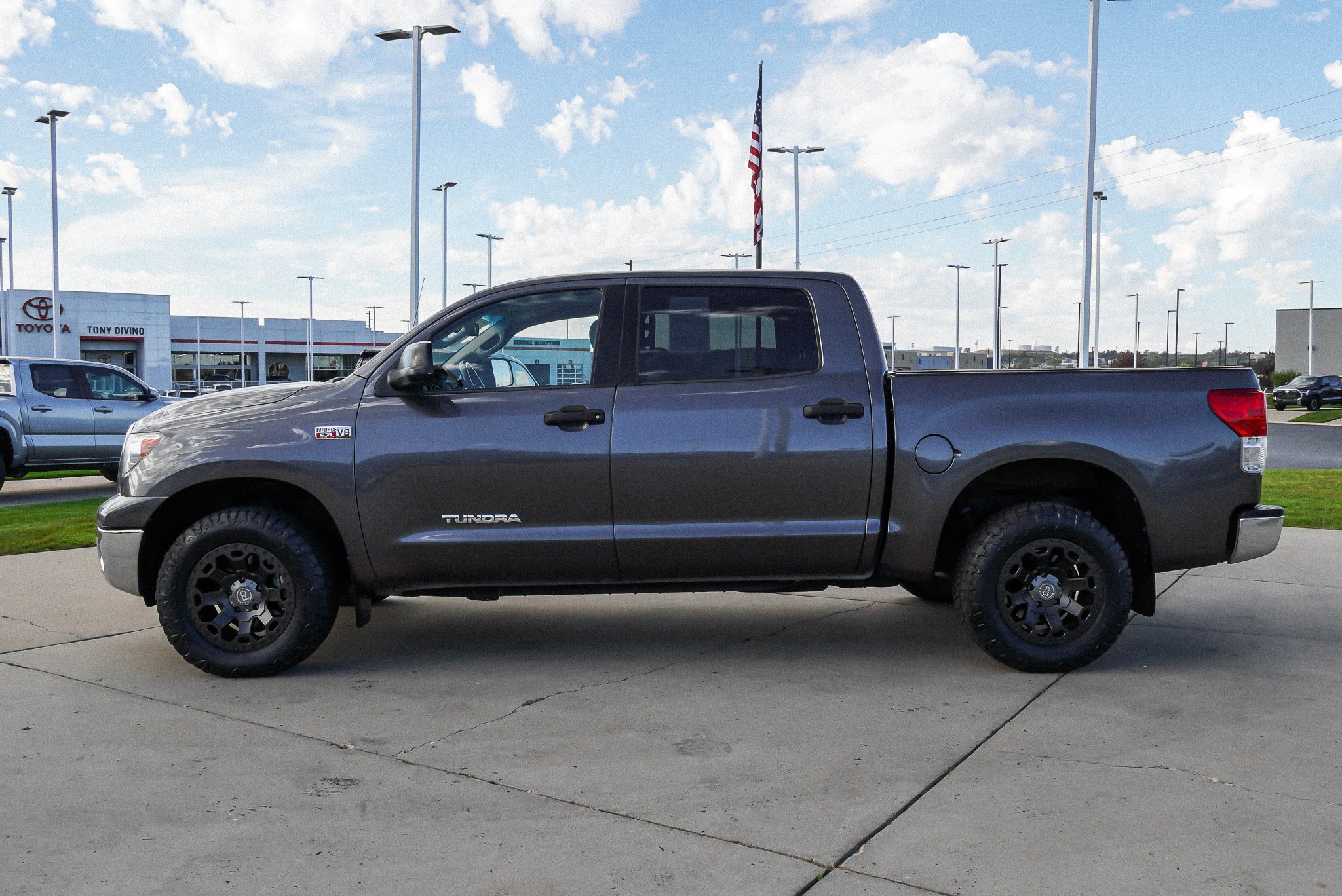 Used 2013 Toyota Tundra 4x4 CrewMax w/ Tow Pkg image 5