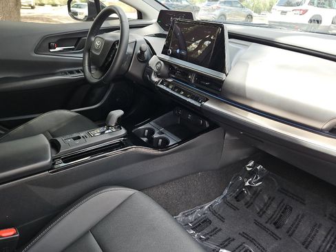 Used 2025 Toyota Prius XLE FWD image 15