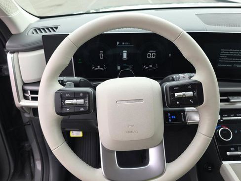 Used 2025 Hyundai Santa Fe SEL image 11