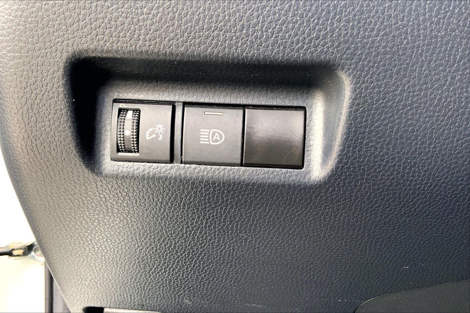 Used 2022 Toyota RAV4 LE FWD image 33
