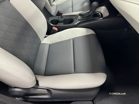 Used 2025 Toyota Corolla LE image 57