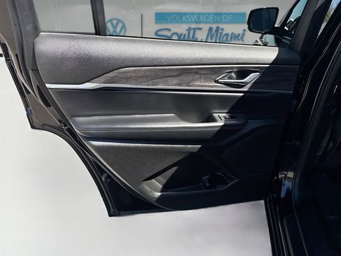 Used 2025 Jeep Grand Cherokee L Limited w/ Black Appearance Package image 26