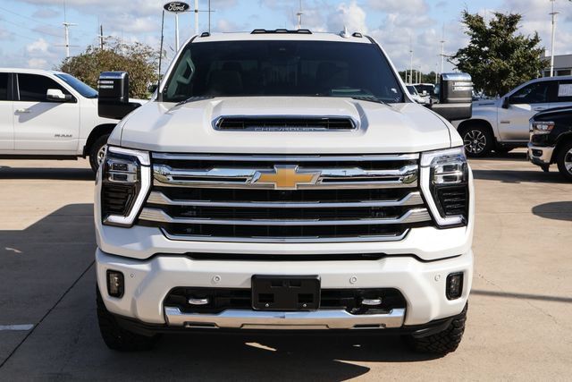 Used 2025 Chevrolet Silverado 2500 High Country w/ High Country Premium Package AWD/4WD image 2