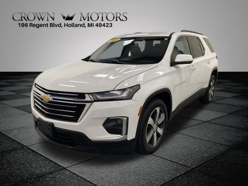 Used 2023 Chevrolet Traverse LT w/ LT Premium Package AWD/4WD image 3