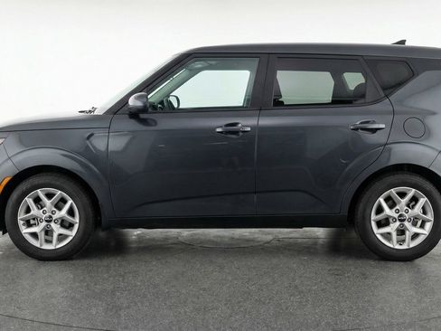 Used 2025 Kia Soul LX w/ LX Technology Package FWD image 5
