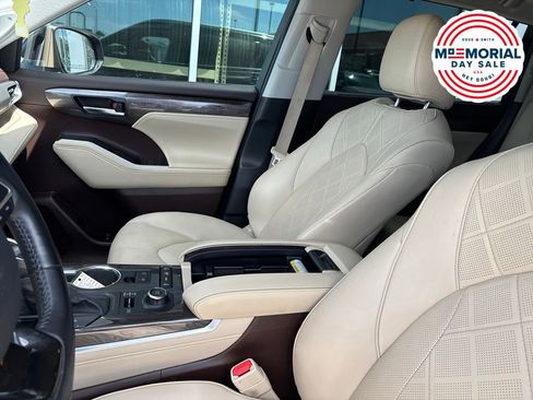 Used 2020 Toyota Highlander Platinum AWD/4WD image 12