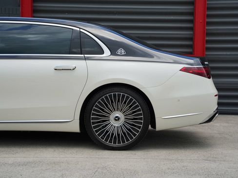 Used 2023 Mercedes-Benz Maybach S 580 4MATIC image 4