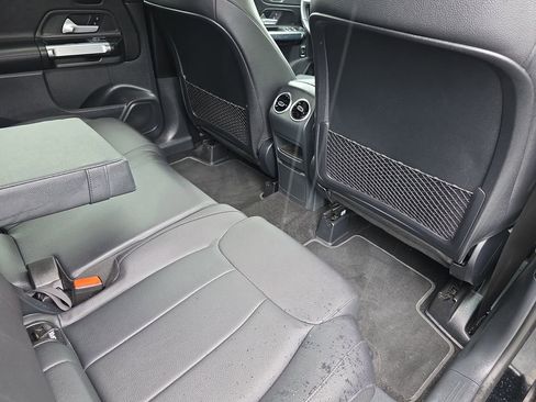 Used 2025 Mercedes-Benz GLB 250 4MATIC image 13