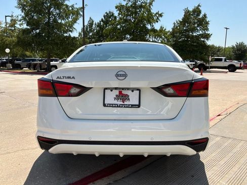 Used 2025 Nissan Altima 2.5 SV FWD image 7