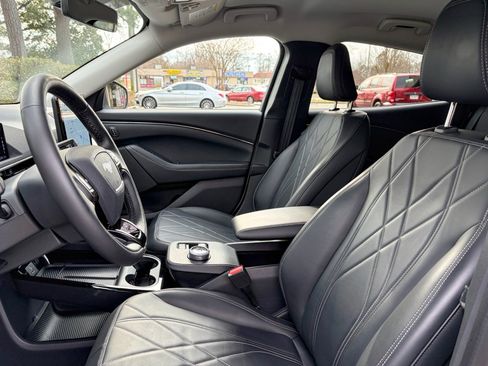 Used 2022 Ford Mustang Mach-E Select image 19