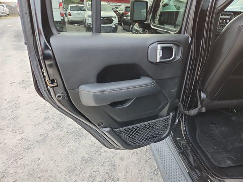 Used 2020 Jeep Gladiator Overland image 26