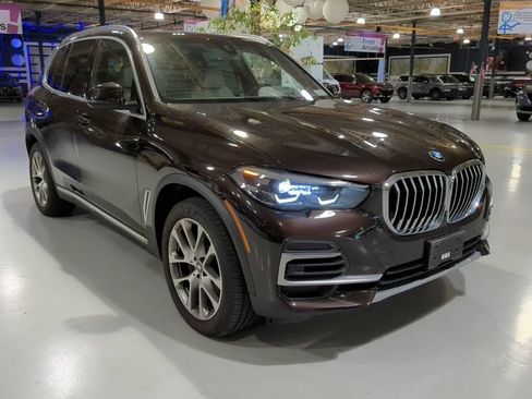 Used 2022 BMW X5 xDrive40i w/ Premium Package AWD/4WD image 2