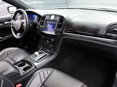 Used 2023 Chrysler 300 C image 15