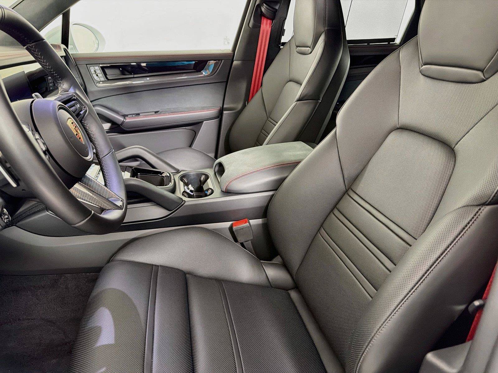 Certified 2026 Porsche Cayenne GTS AWD/4WD image 5