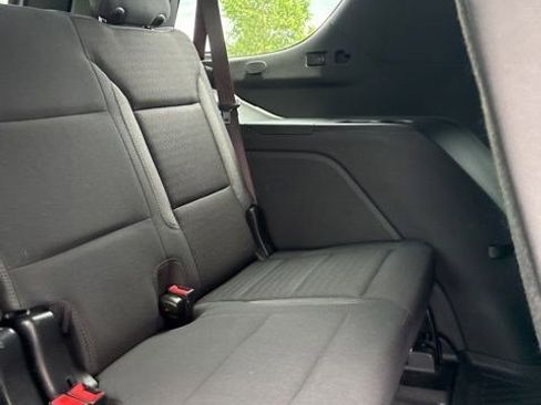 Used 2022 GMC Yukon SLE w/ Gmc Pro Safety Plus Package AWD/4WD image 21