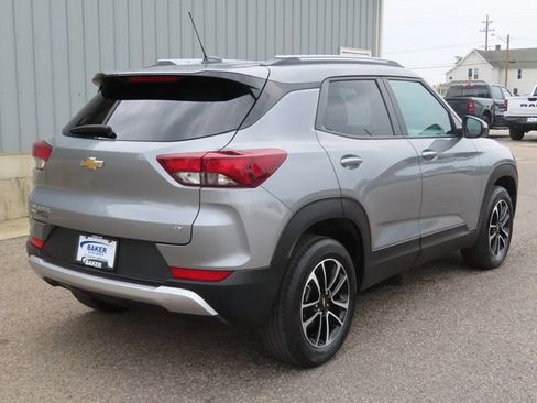 Used 2025 Chevrolet TrailBlazer LT AWD/4WD image 3
