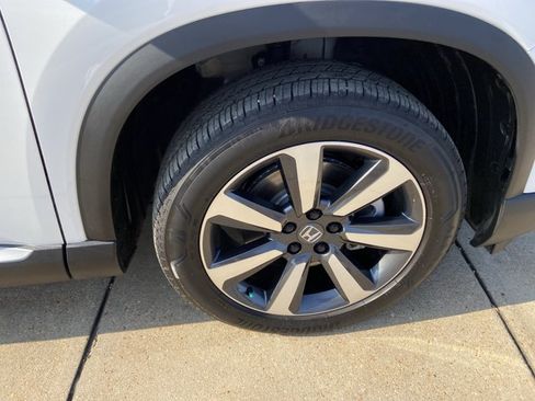 Used 2025 Honda Pilot Elite image 32