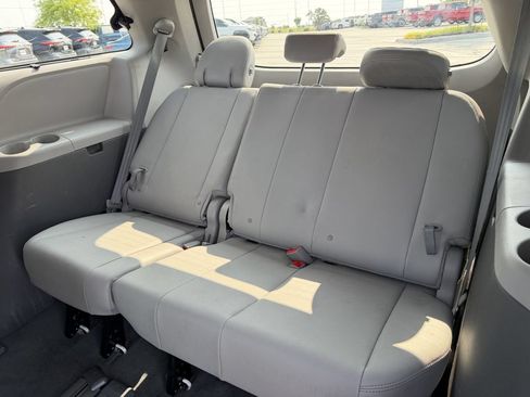 Used 2019 Toyota Sienna XLE w/ XLE Navigation Package FWD image 29