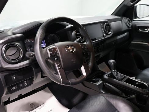 Used 2021 Toyota Tacoma TRD Off-Road image 15