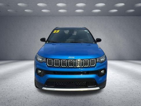 Used 2025 Jeep Compass Limited AWD/4WD image 2