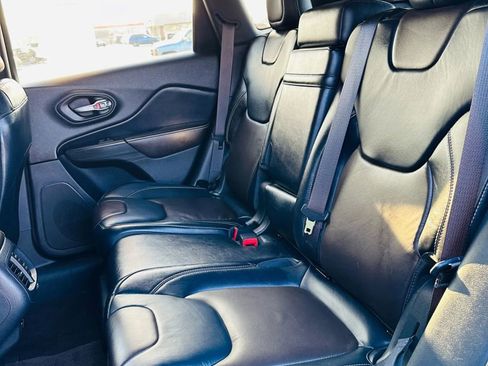 Used 2015 Jeep Cherokee Limited image 12