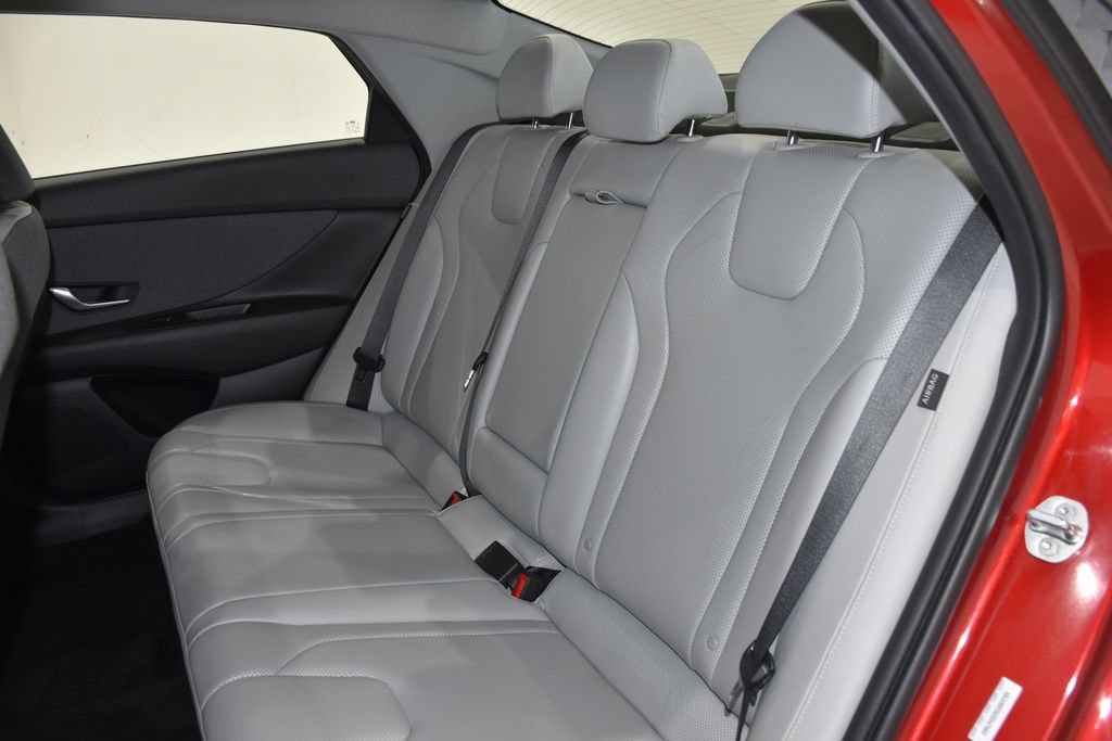 Used 2025 Hyundai Elantra Limited FWD image 29