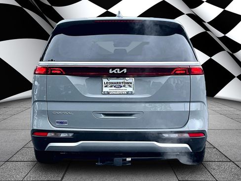 Used 2024 Kia Carnival EX FWD image 4