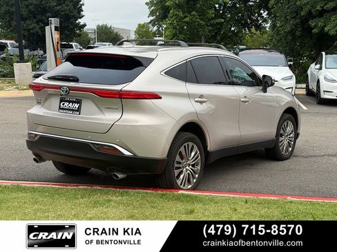 Used 2023 Toyota Venza Limited AWD/4WD image 7