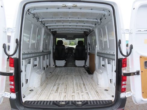 Used 2016 Mercedes-Benz Sprinter 2500 image 29