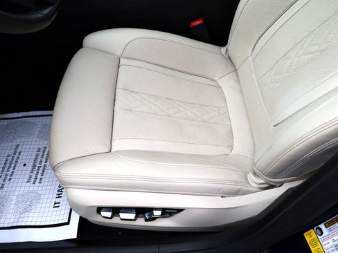 Used 2021 BMW 540i w/ Luxury Seating Package image 6
