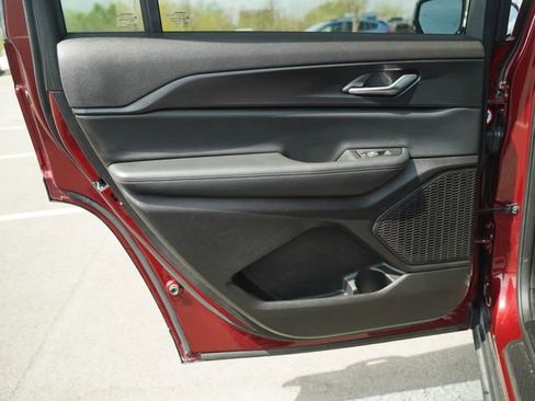 Used 2024 Jeep Grand Cherokee L Laredo image 16