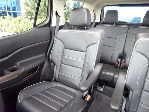 Certified 2022 GMC Acadia Denali w/ Denali Ultimate Package image 17