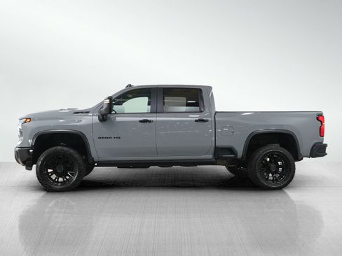 Used 2025 Chevrolet Silverado 2500 ZR2 w/ Technology Package AWD/4WD image 2