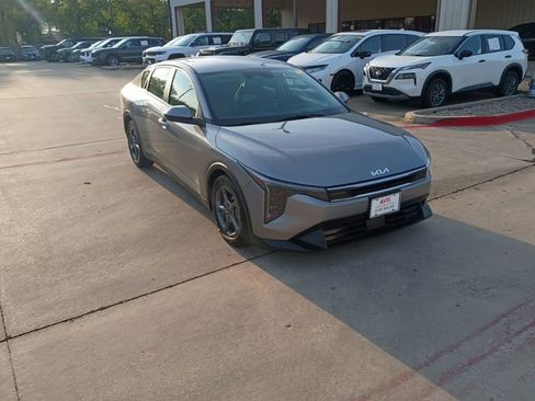 Used 2025 Kia K4 LXS image 6