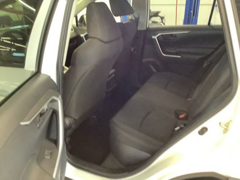 Used 2022 Toyota RAV4 LE AWD/4WD image 18