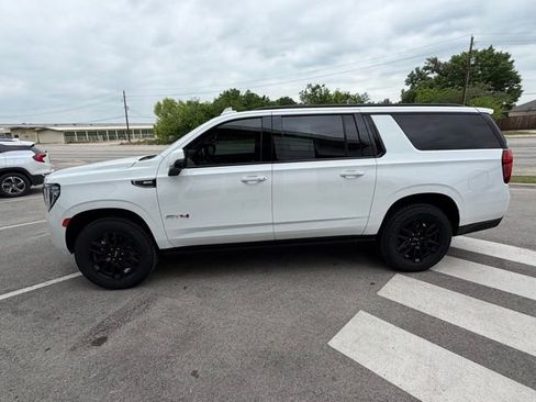 Used 2023 GMC Yukon XL AT4 w/ AT4 Premium Package image 10