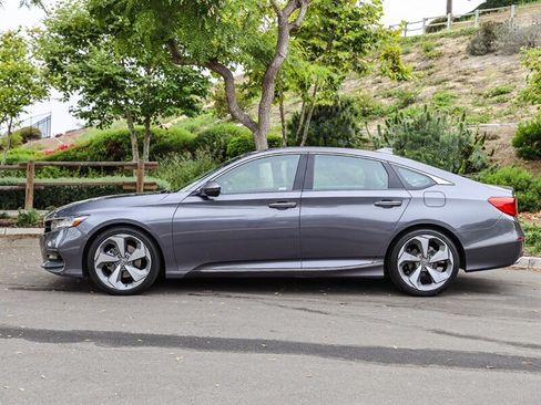Used 2018 Honda Accord Touring image 4