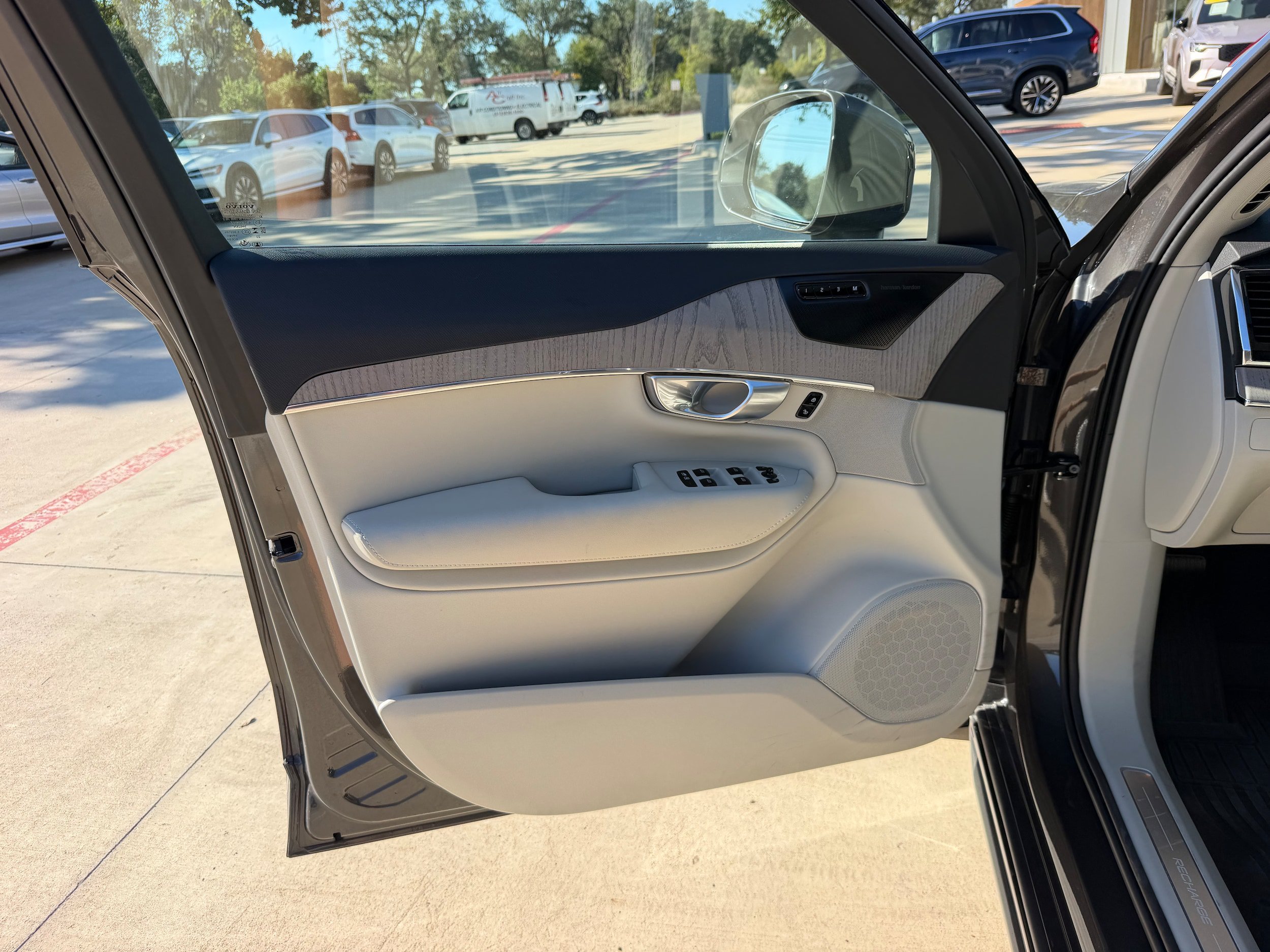 Certified 2024 Volvo XC90 T8 Plus w/ Protection Package Premier AWD/4WD image 23