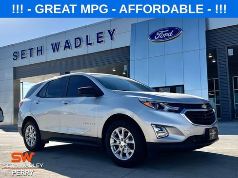 Used 2020 Chevrolet Equinox LS w/ LS Convenience Package image 1