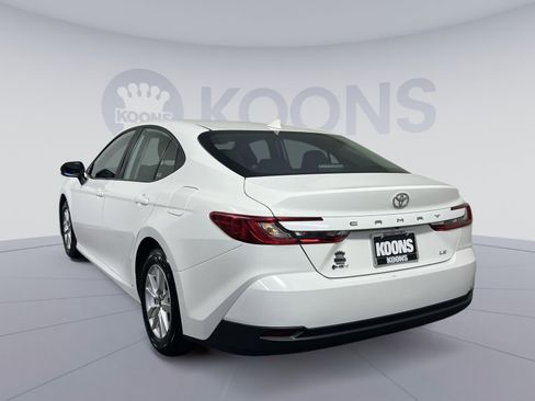 Used 2025 Toyota Camry LE image 4