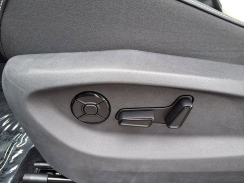 New 2026 Volkswagen Tiguan SE image 8