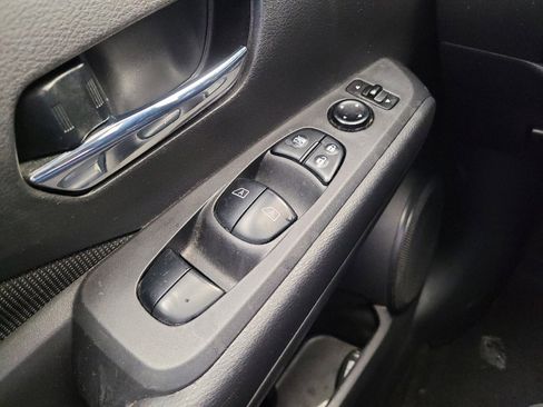 Used 2021 Nissan Kicks SV image 27