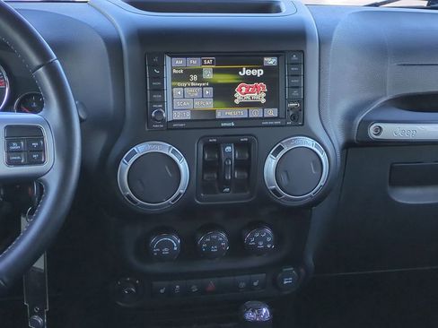 Used 2016 Jeep Wrangler Unlimited Rubicon image 33