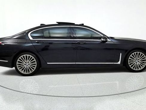 Used 2021 BMW 750i xDrive w/ Executive Package AWD/4WD image 10