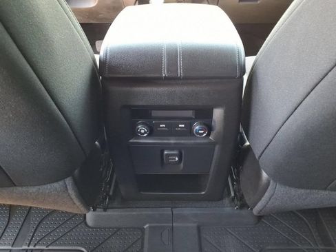 Used 2023 Chevrolet Traverse LT FWD image 7