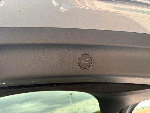 Used 2025 Tesla Model Y Performance AWD/4WD image 35