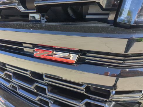 Used 2023 Chevrolet Suburban Z71 w/ Luxury Package image 10